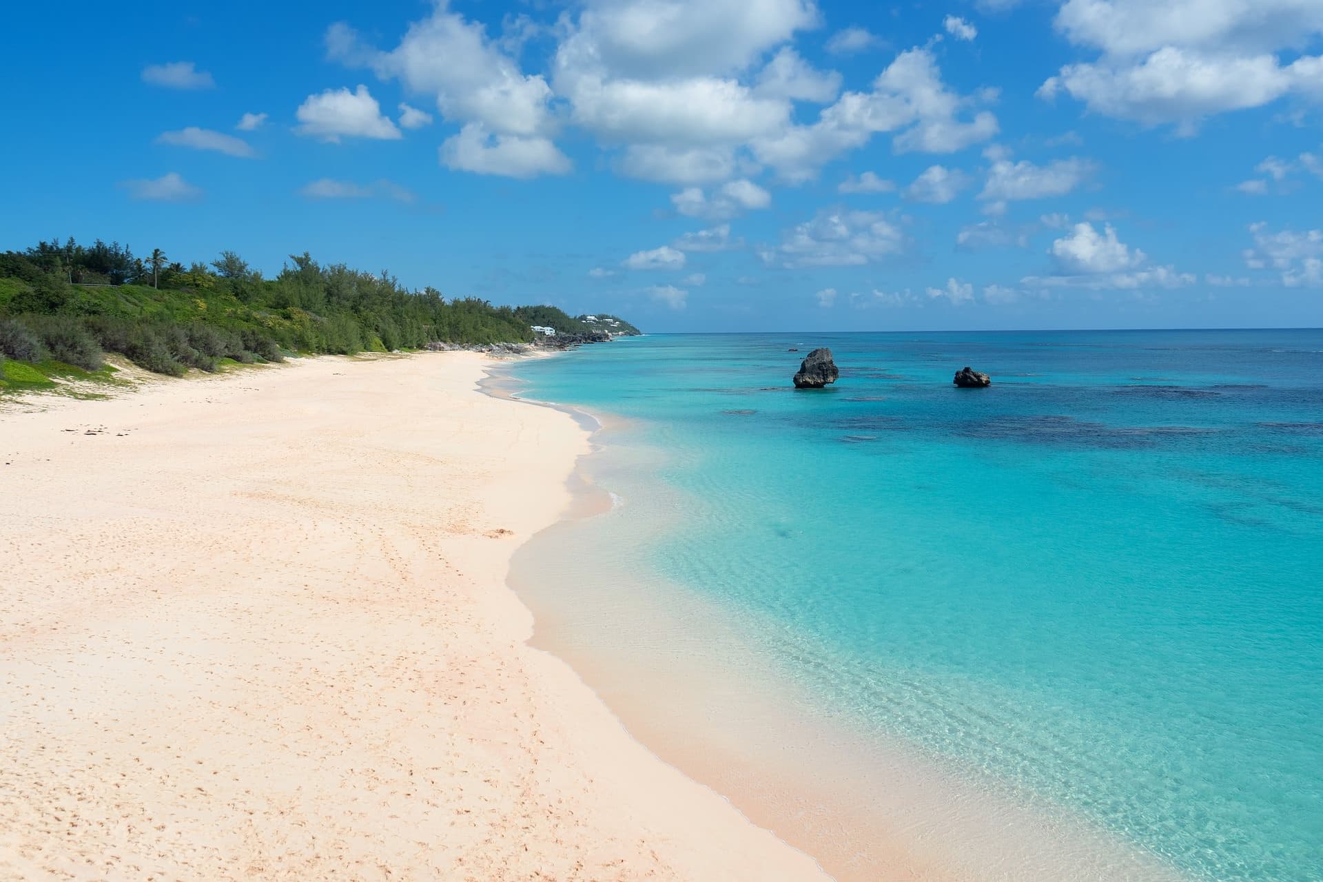 Bermuda Road Signs and Road Markings: The Complete Guide (2026)