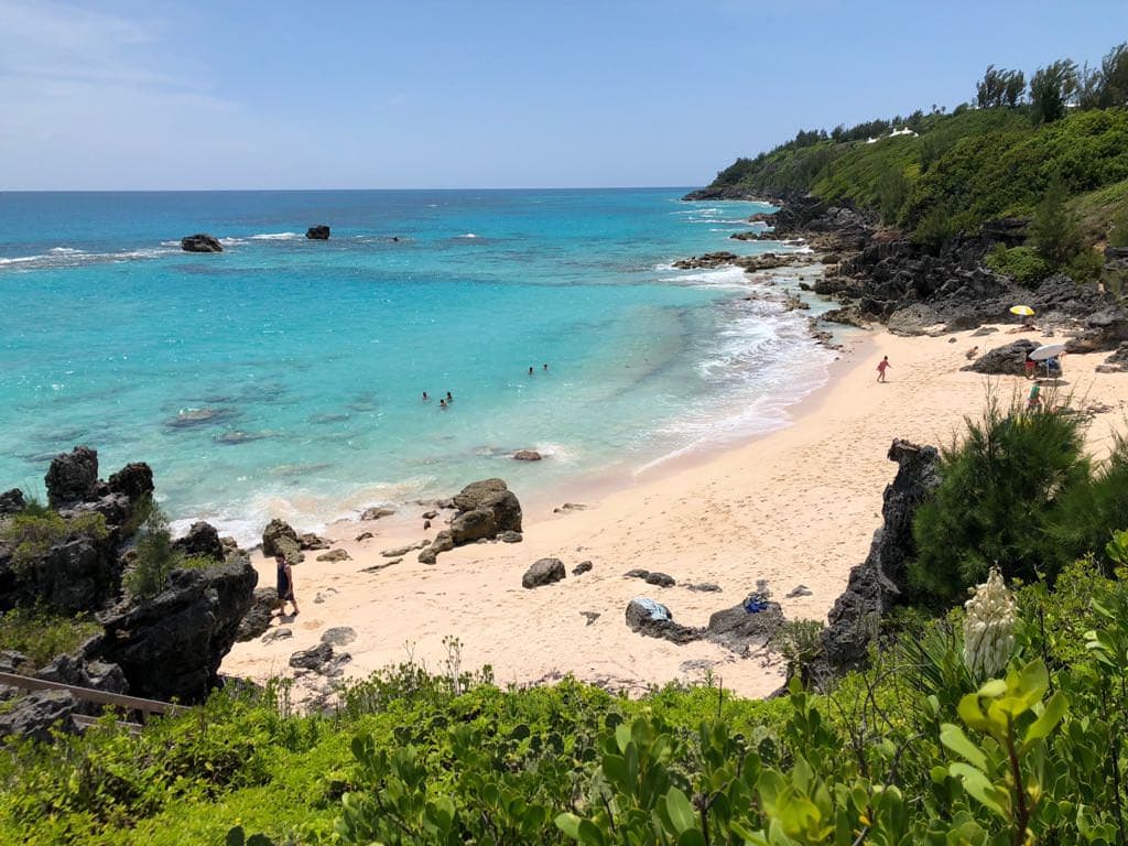 Driving in Bermuda: Rules for Visitors and New Residents (2026)